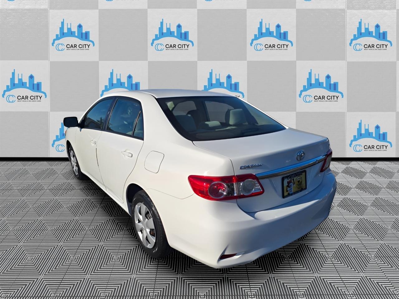 Toyota Corolla LE 2011