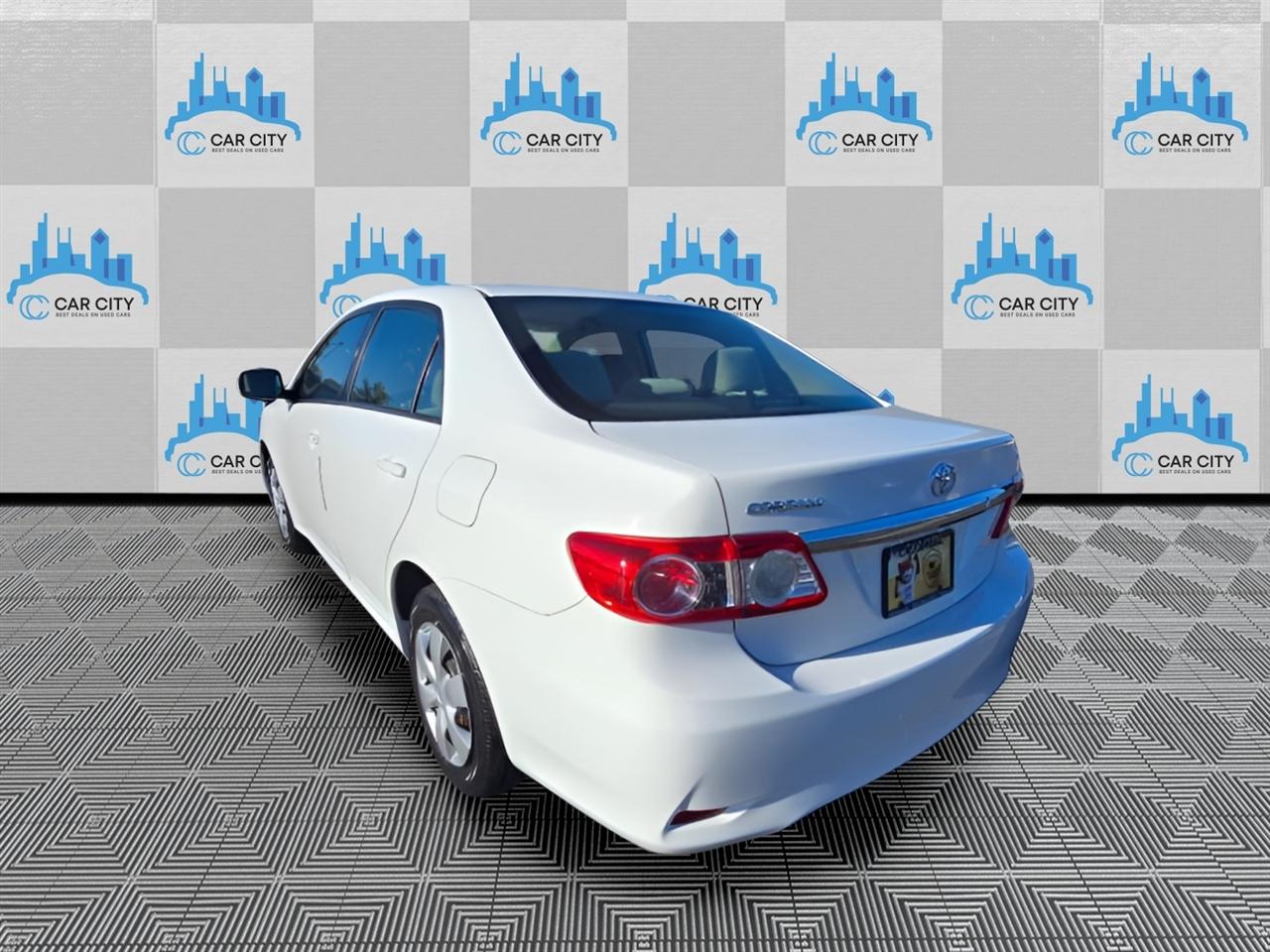 Toyota Corolla LE 2011