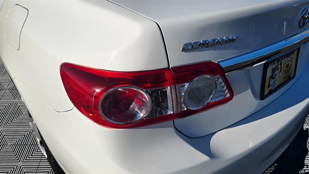 Toyota Corolla LE 2011