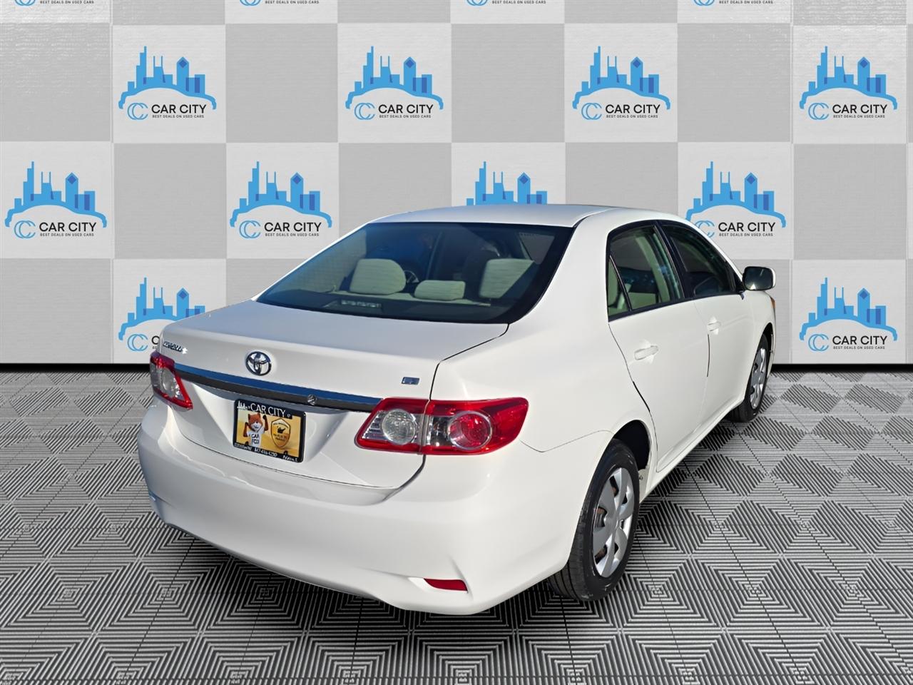 Toyota Corolla LE 2011