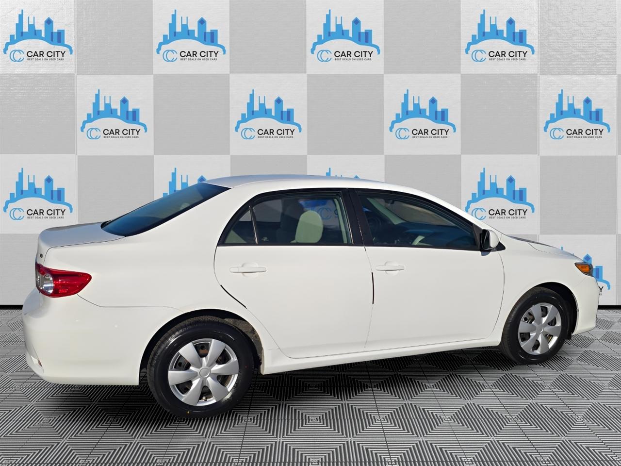 Toyota Corolla LE 2011