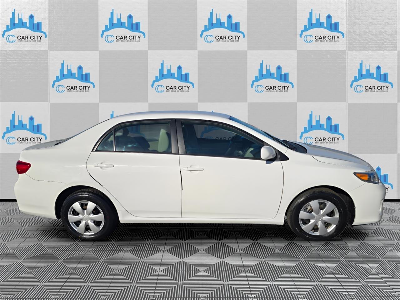 Toyota Corolla LE 2011