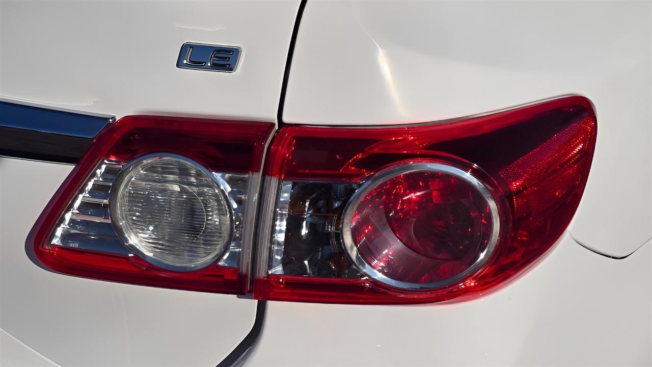 Toyota Corolla LE 2011