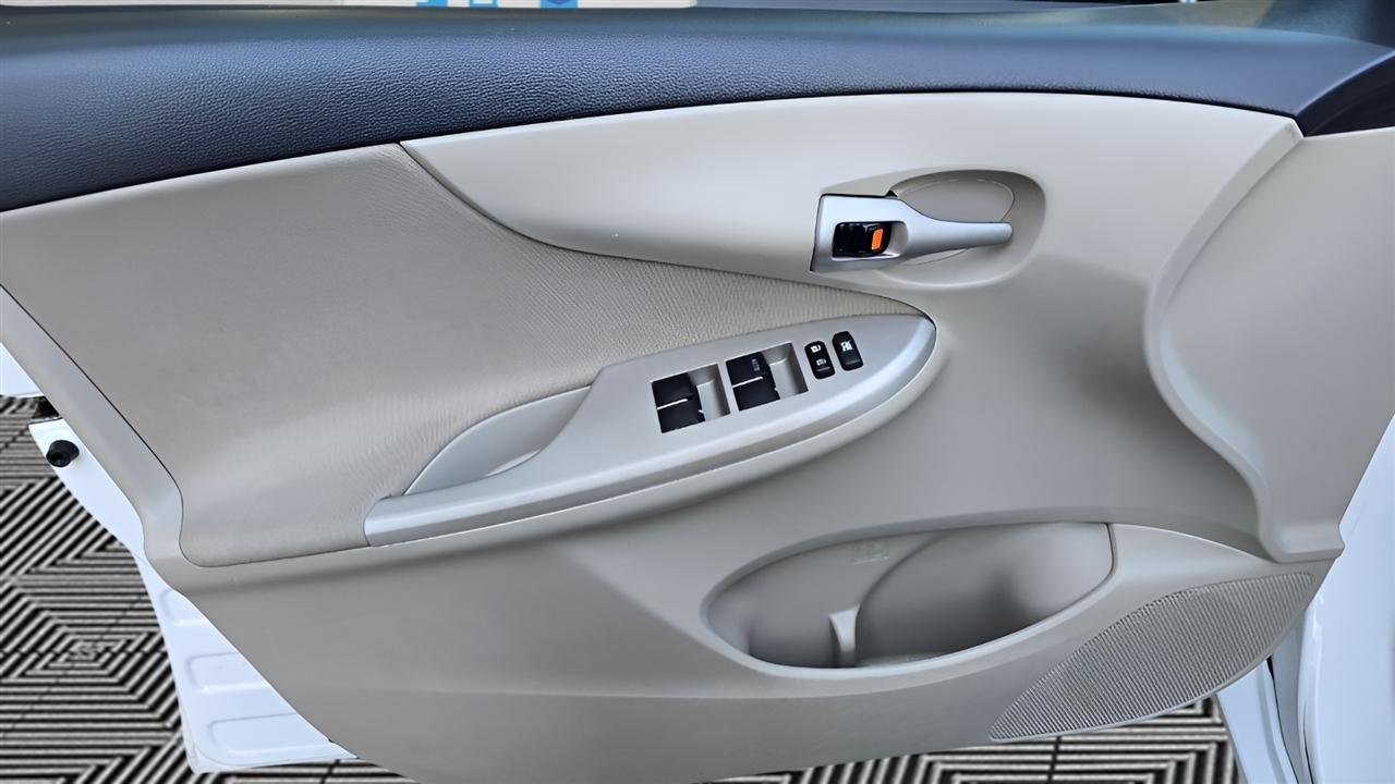 Toyota Corolla LE 2011