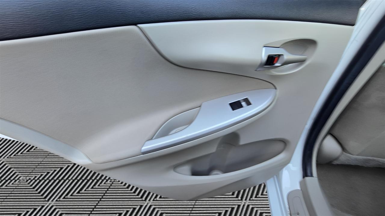 Toyota Corolla LE 2011