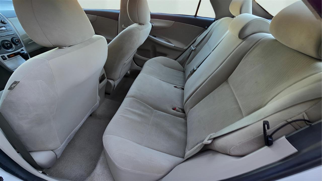 Toyota Corolla LE 2011