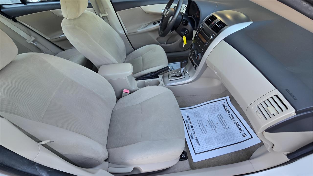Toyota Corolla LE 2011