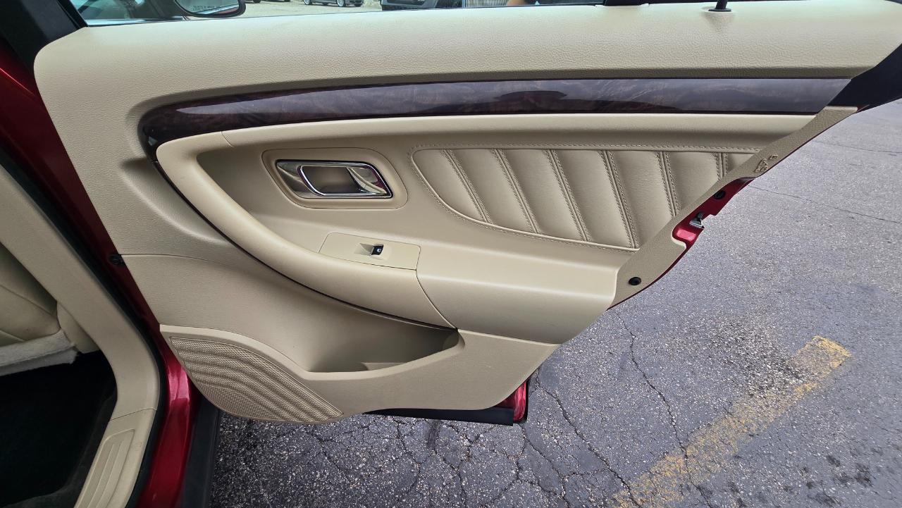 Ford Taurus Limited AWD 2013