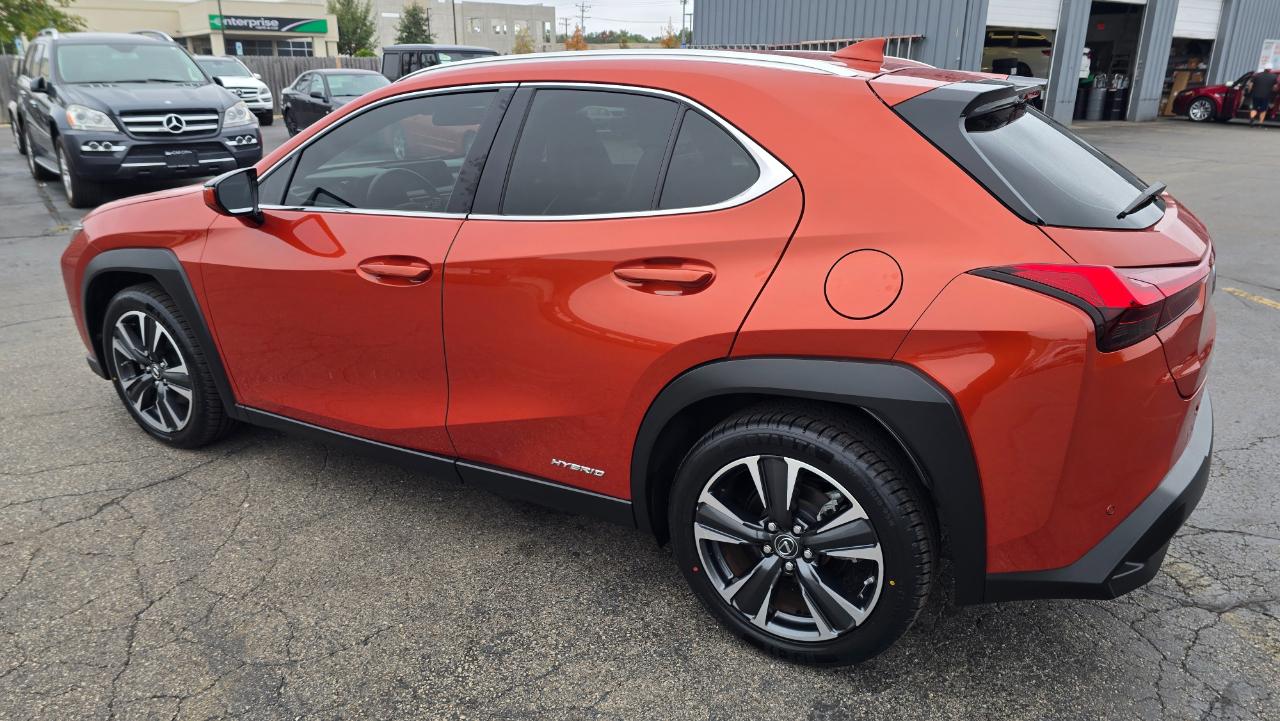 Lexus UX 250h Base 2021