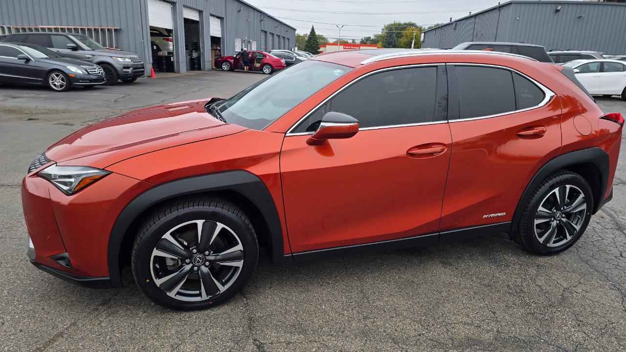 Lexus UX 250h Base 2021