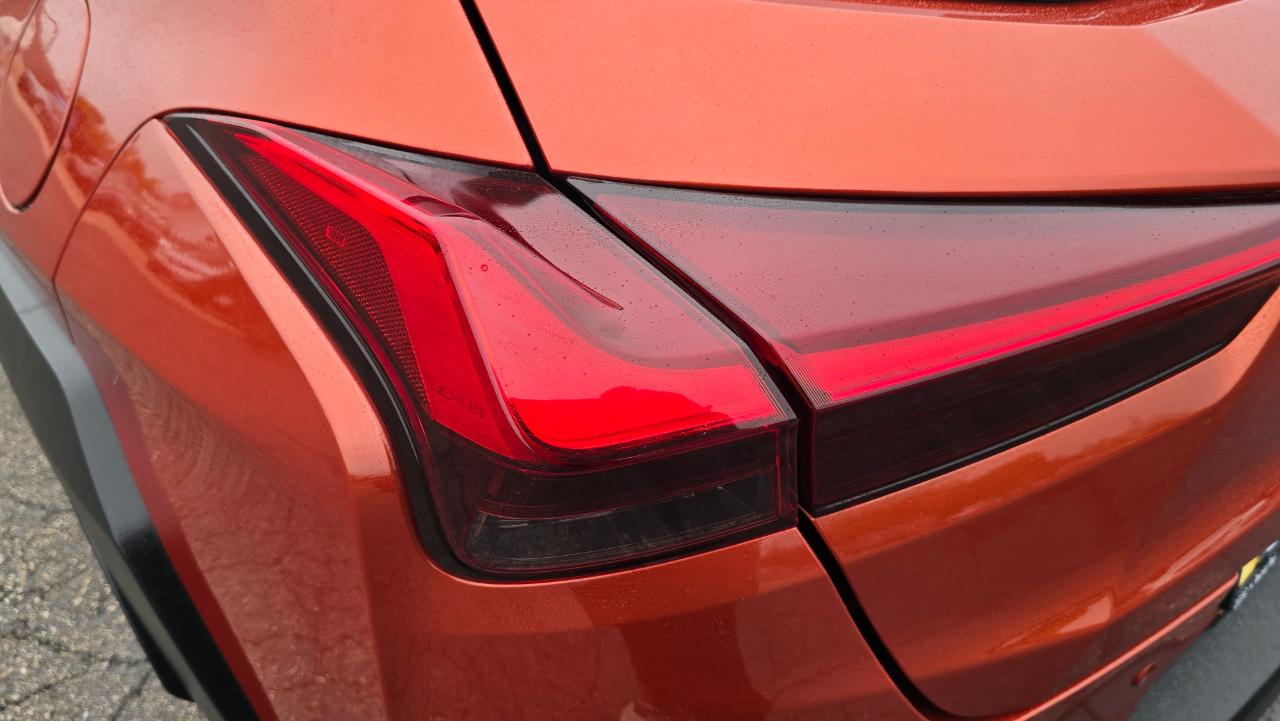 Lexus UX 250h Base 2021