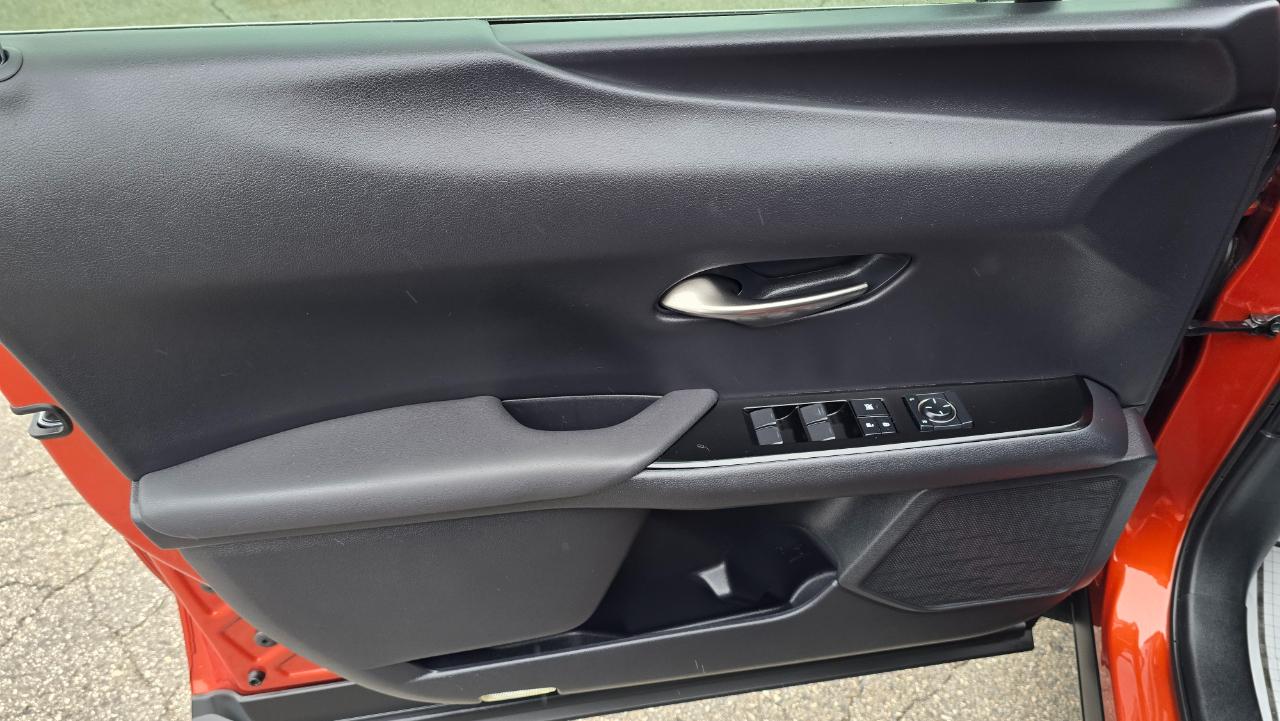 Lexus UX 250h Base 2021