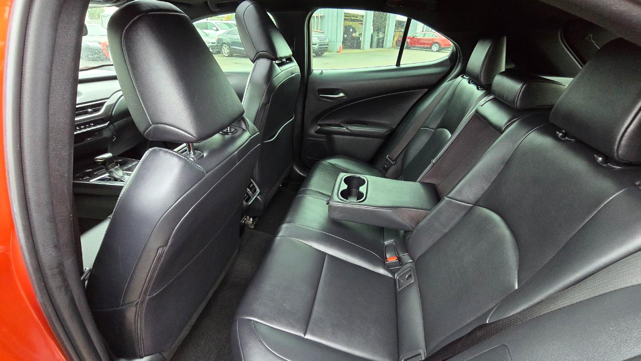 Lexus UX 250h Base 2021