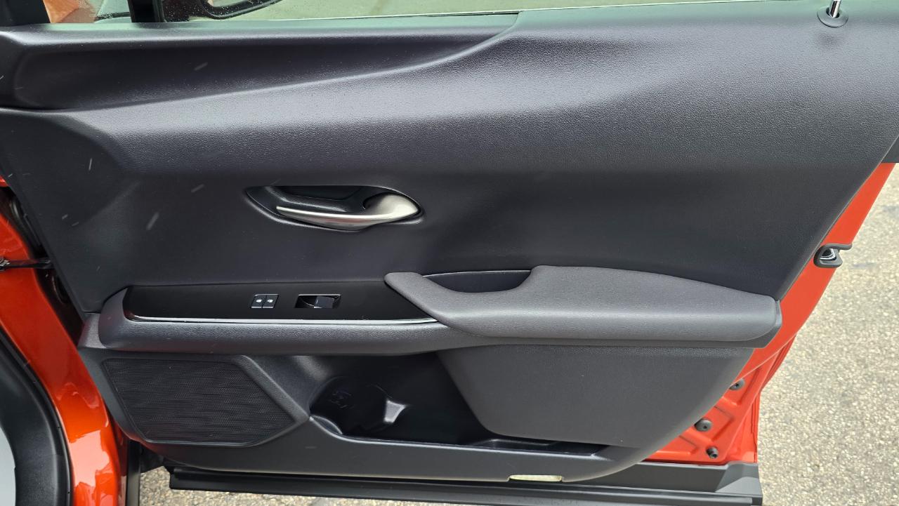 Lexus UX 250h Base 2021