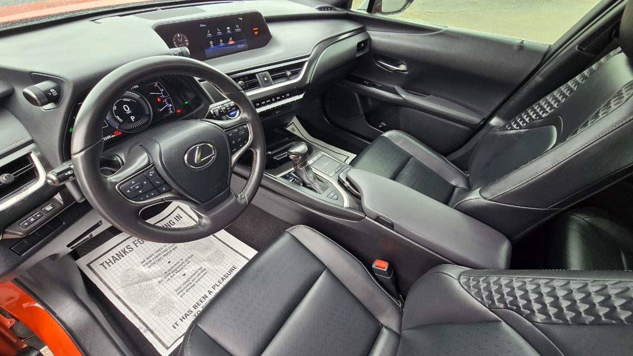 Lexus UX 250h Base 2021