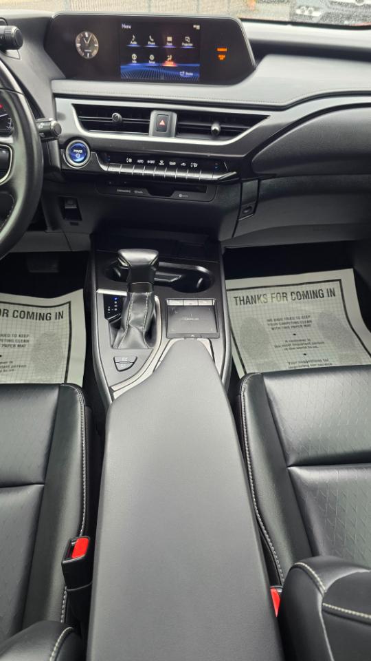 Lexus UX 250h Base 2021