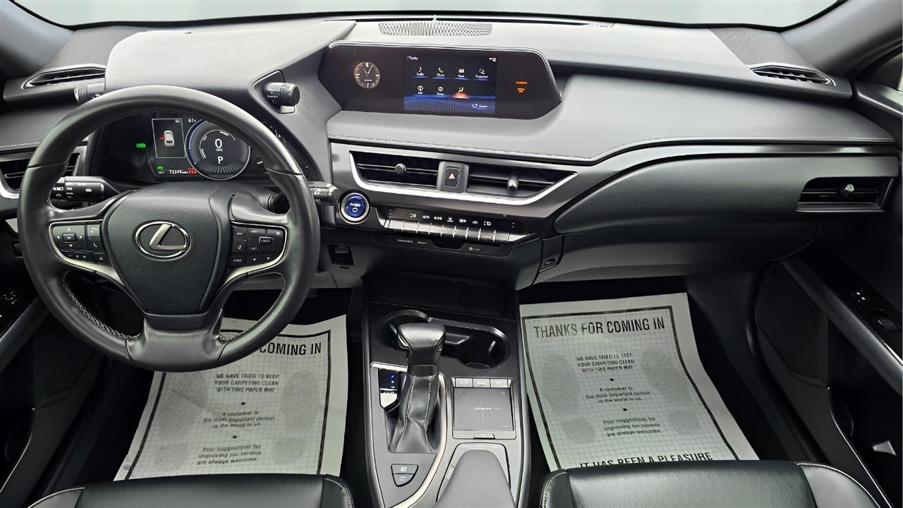 Lexus UX 250h Base 2021