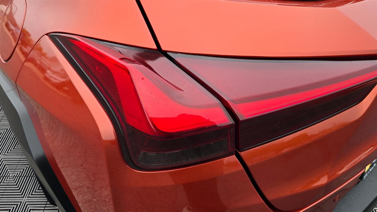Lexus UX 250h Base 2021
