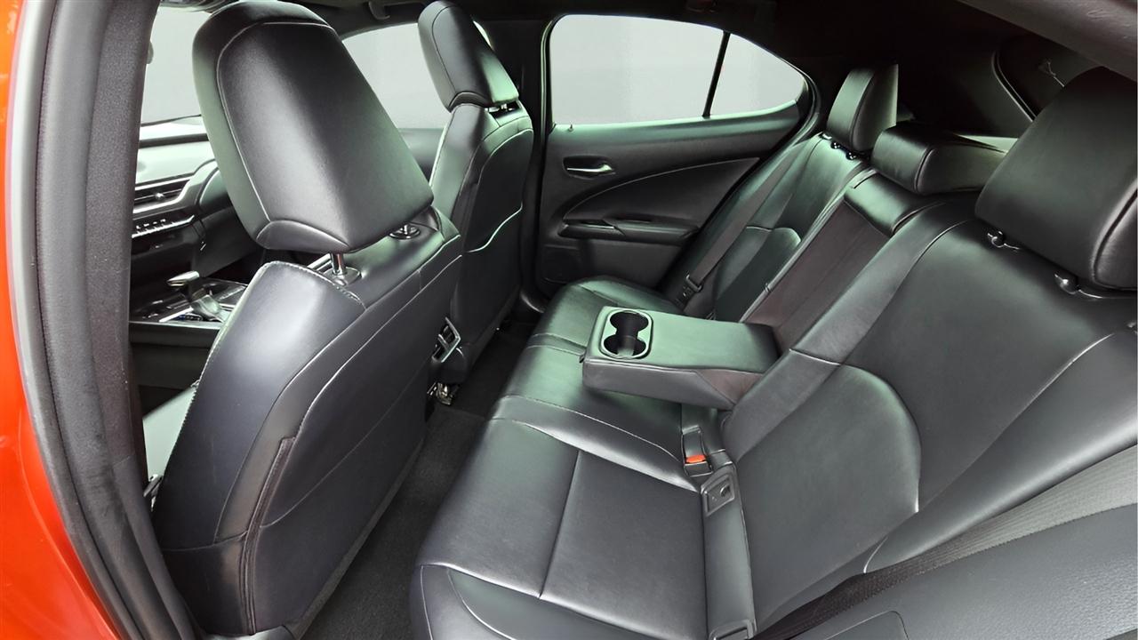 Lexus UX 250h Base 2021