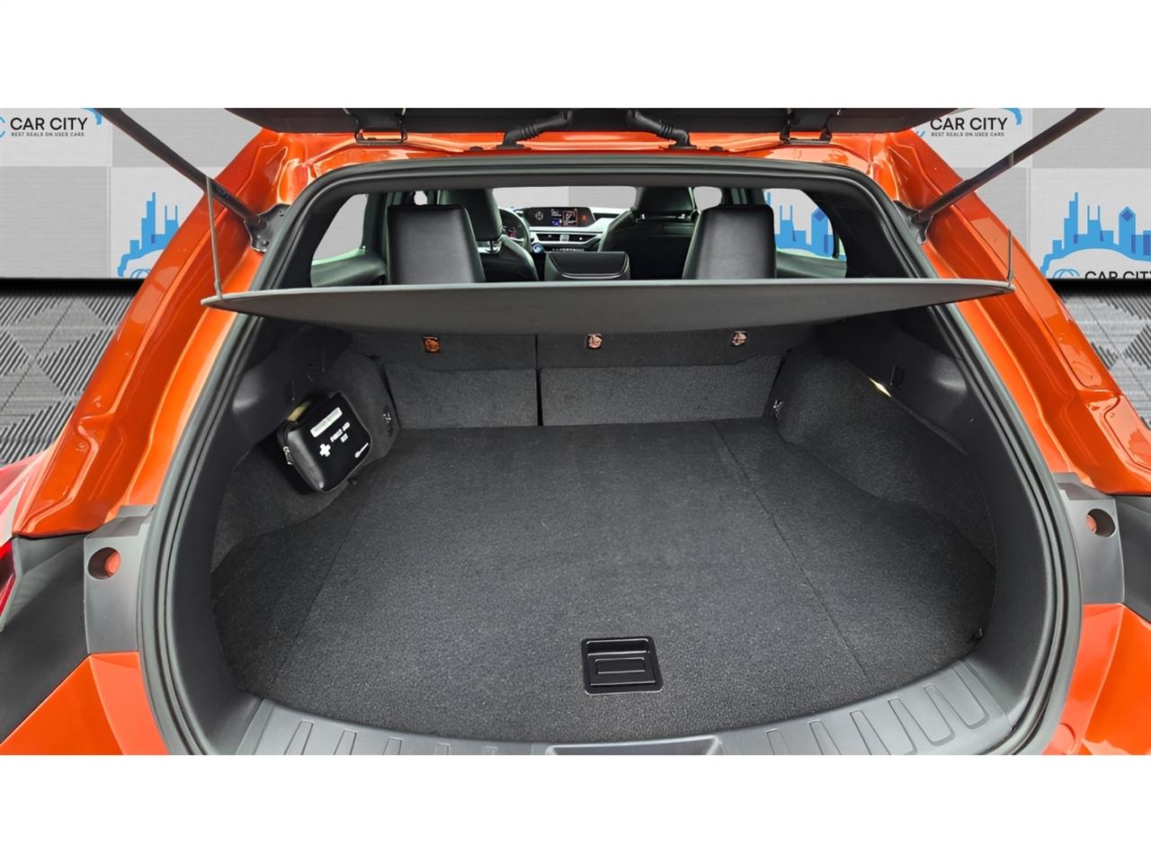 Lexus UX 250h Base 2021