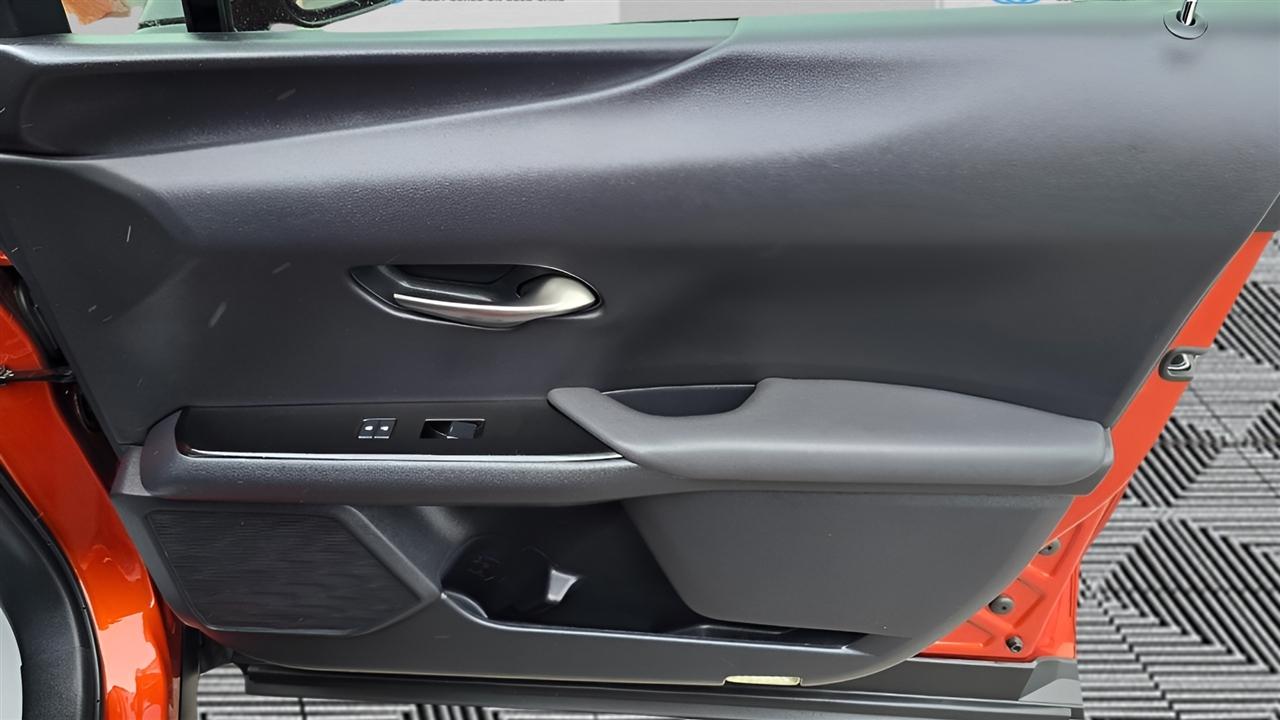 Lexus UX 250h Base 2021