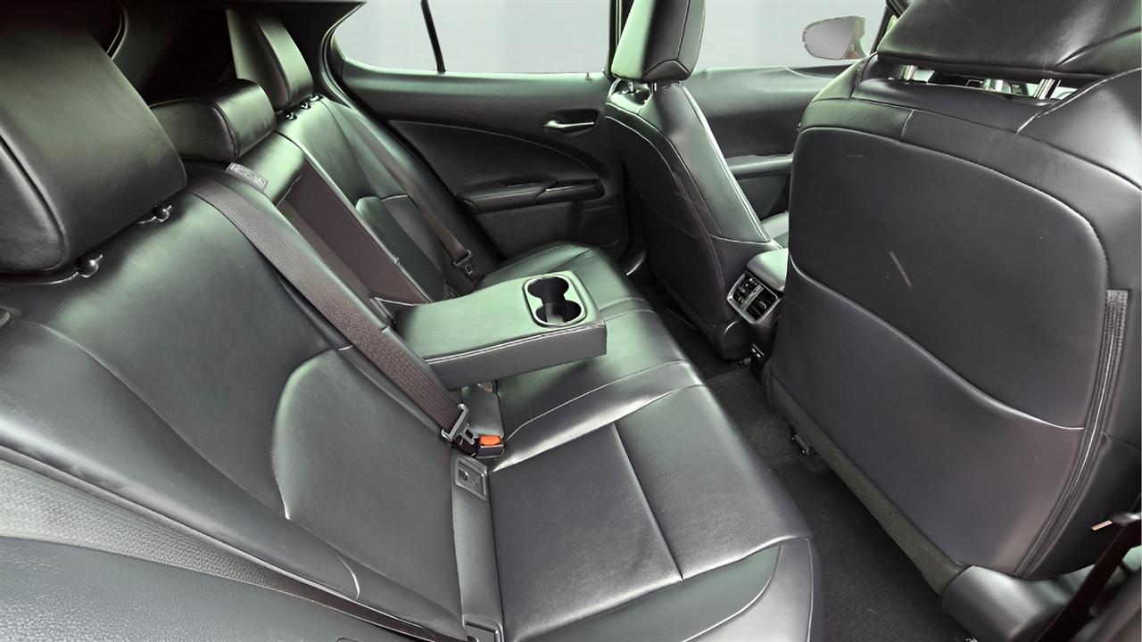Lexus UX 250h Base 2021