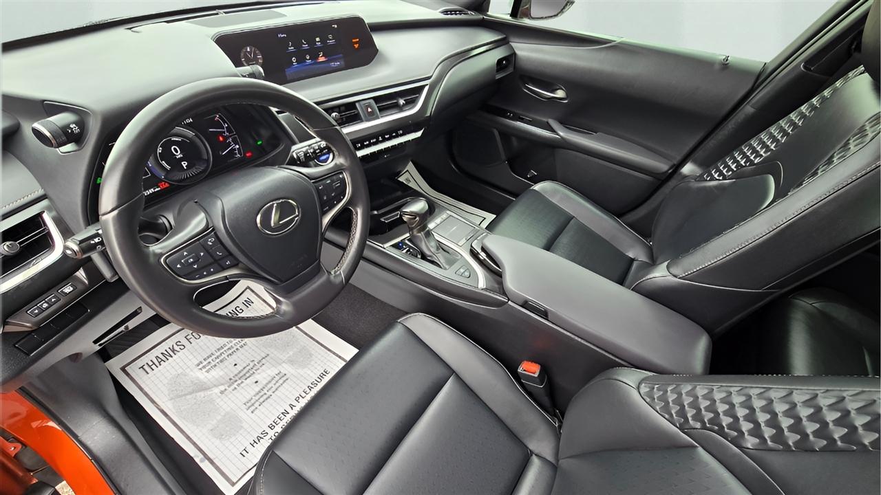 Lexus UX 250h Base 2021