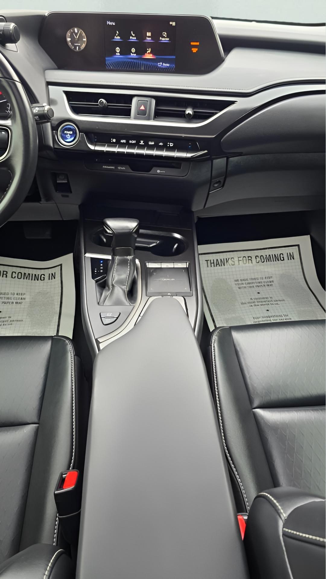 Lexus UX 250h Base 2021