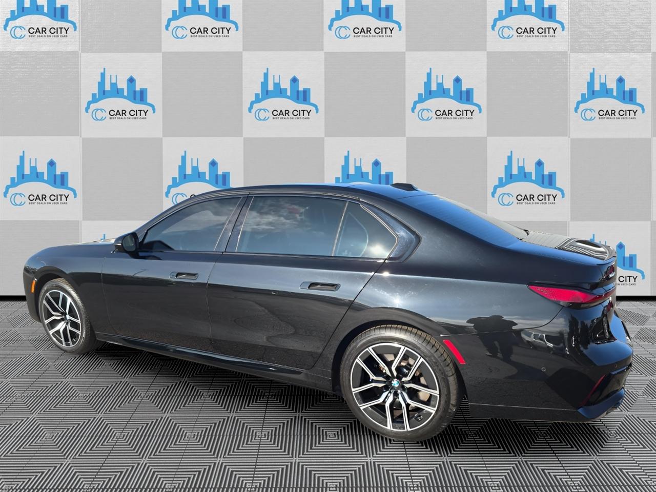 BMW 7-Series 760i xDrive 2023