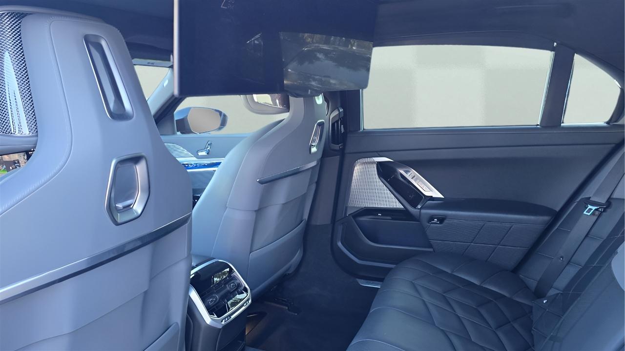 BMW 7-Series 760i xDrive 2023