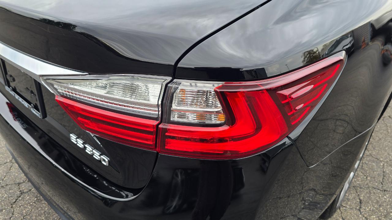 Lexus ES 350 Sedan 2016