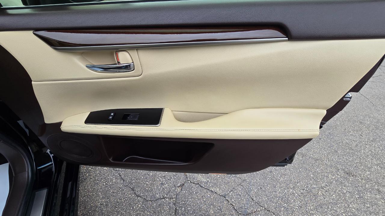 Lexus ES 350 Sedan 2016