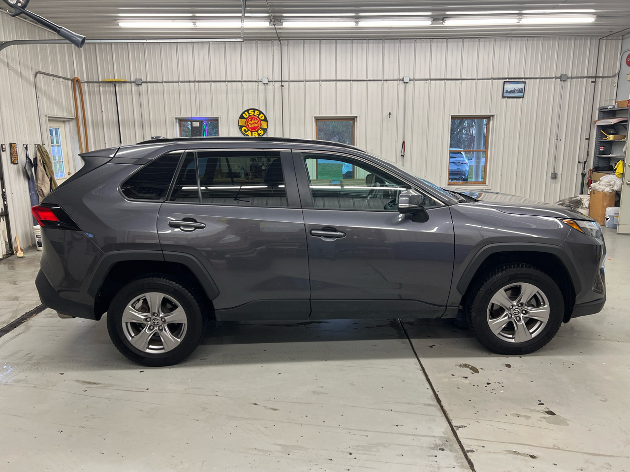 2023 Toyota RAV4 XLE photo 4