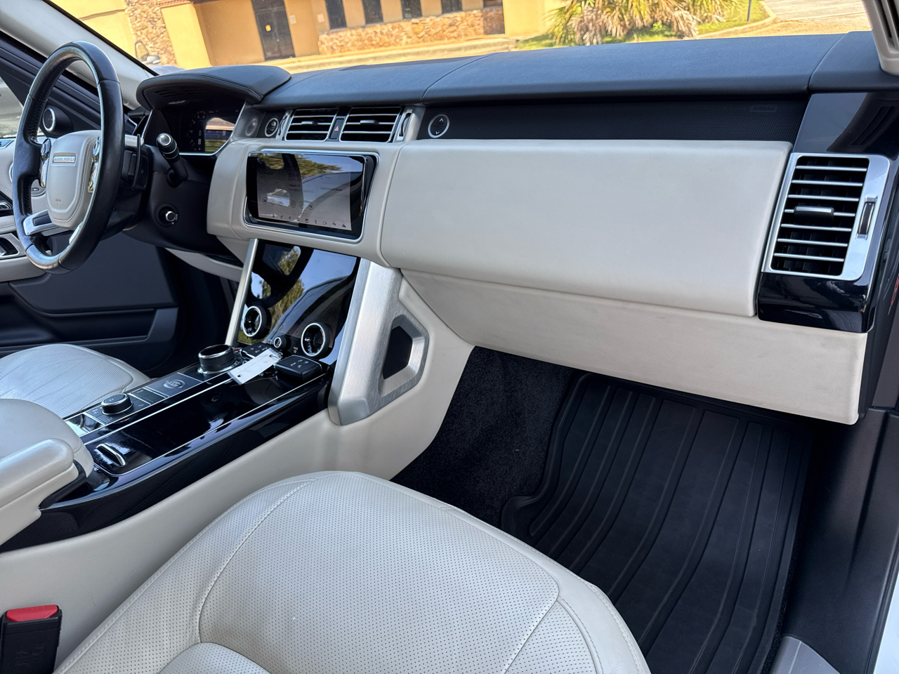 2019 Land Rover Range Rover HSE photo 9