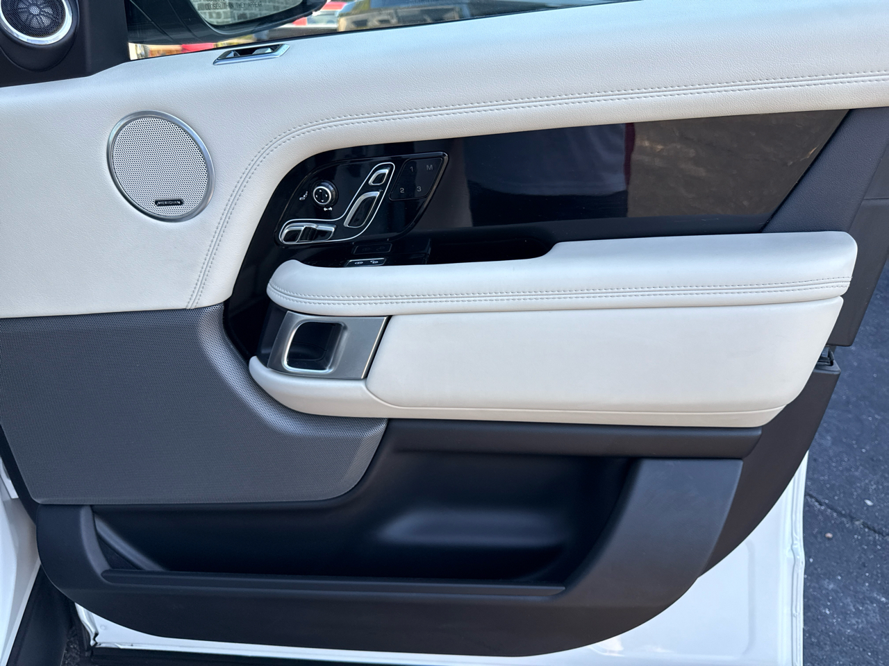 2019 Land Rover Range Rover HSE photo 10