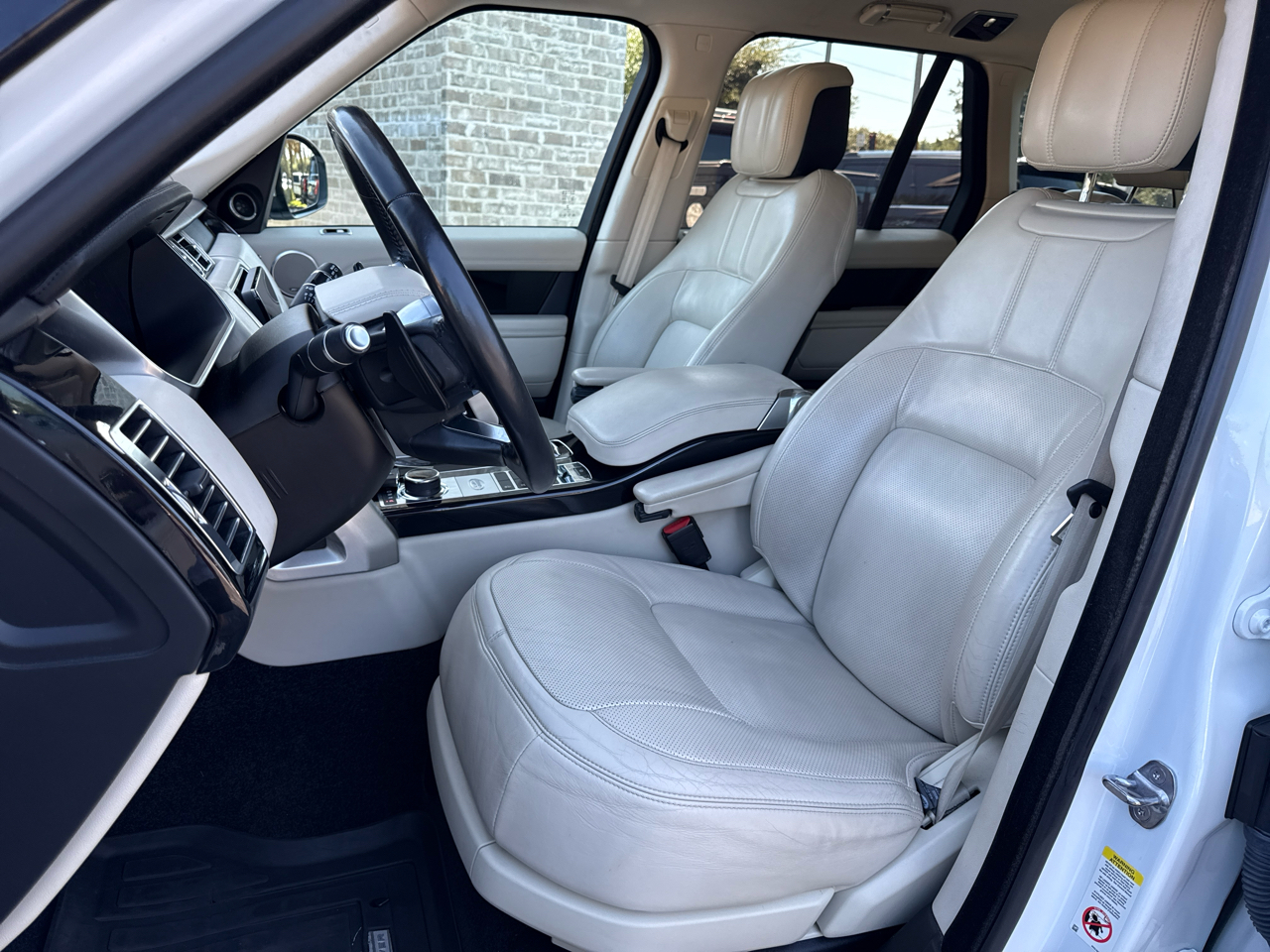 2019 Land Rover Range Rover HSE photo 11
