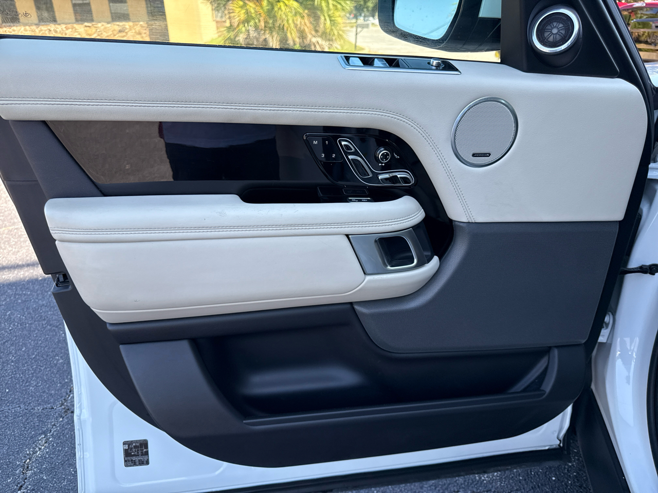 2019 Land Rover Range Rover HSE photo 12