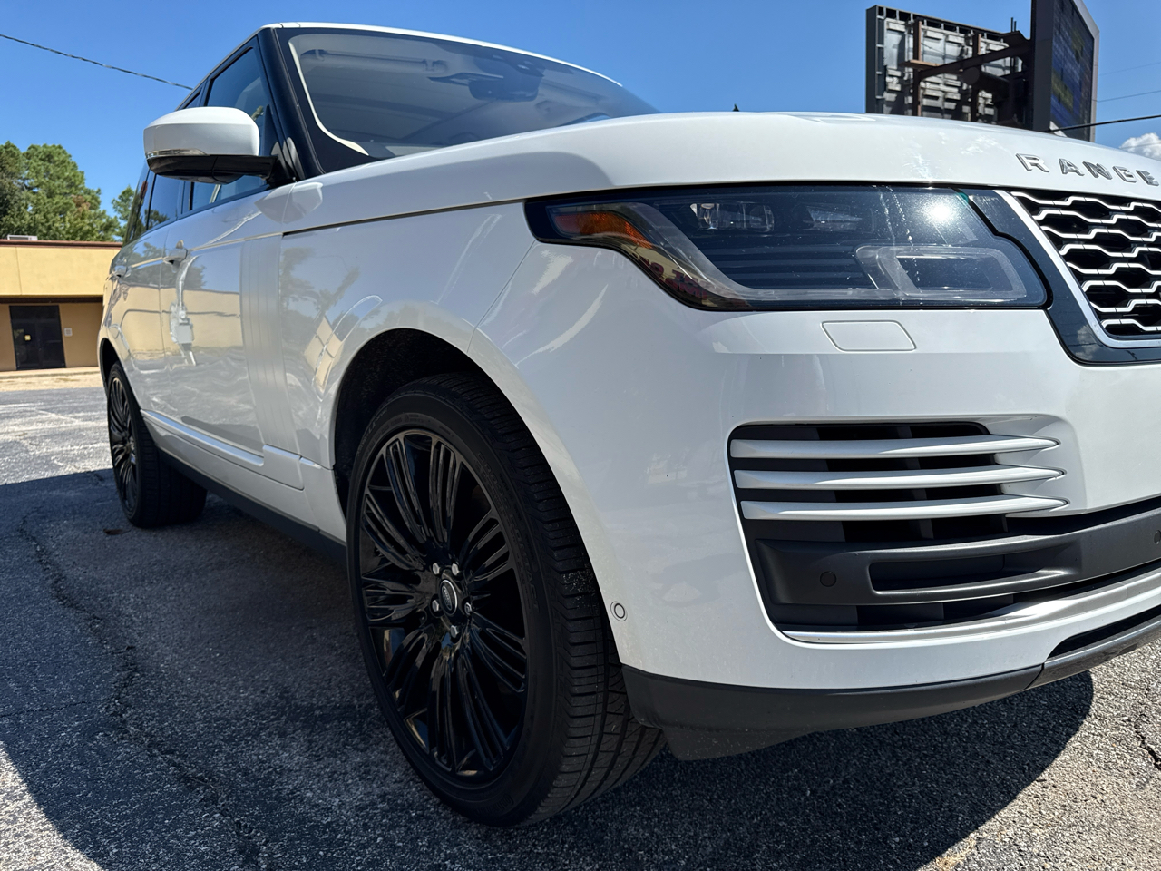2019 Land Rover Range Rover HSE photo 17