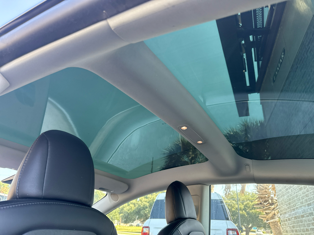 2022 Tesla Model 3 Standard Range Plus photo 5