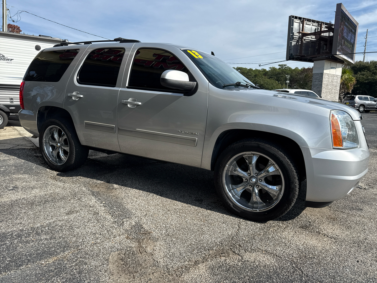 2013 Gmc Yukon SLE photo 2