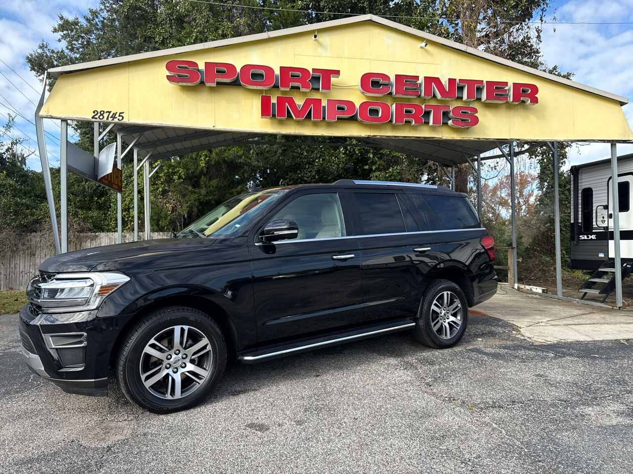 2023 Ford Expedition Limited's photo