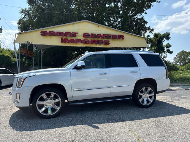 White 2018 Cadillac Escalade SUV / Crossover Rear-Wheel Drive Automatic