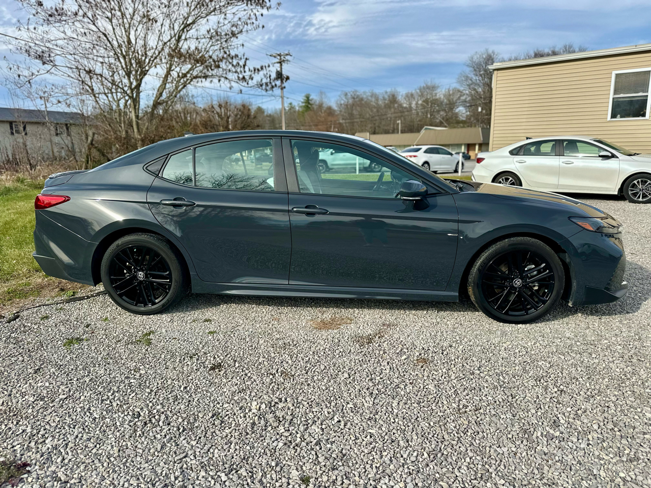 Toyota Camry Hybrid SE 2025