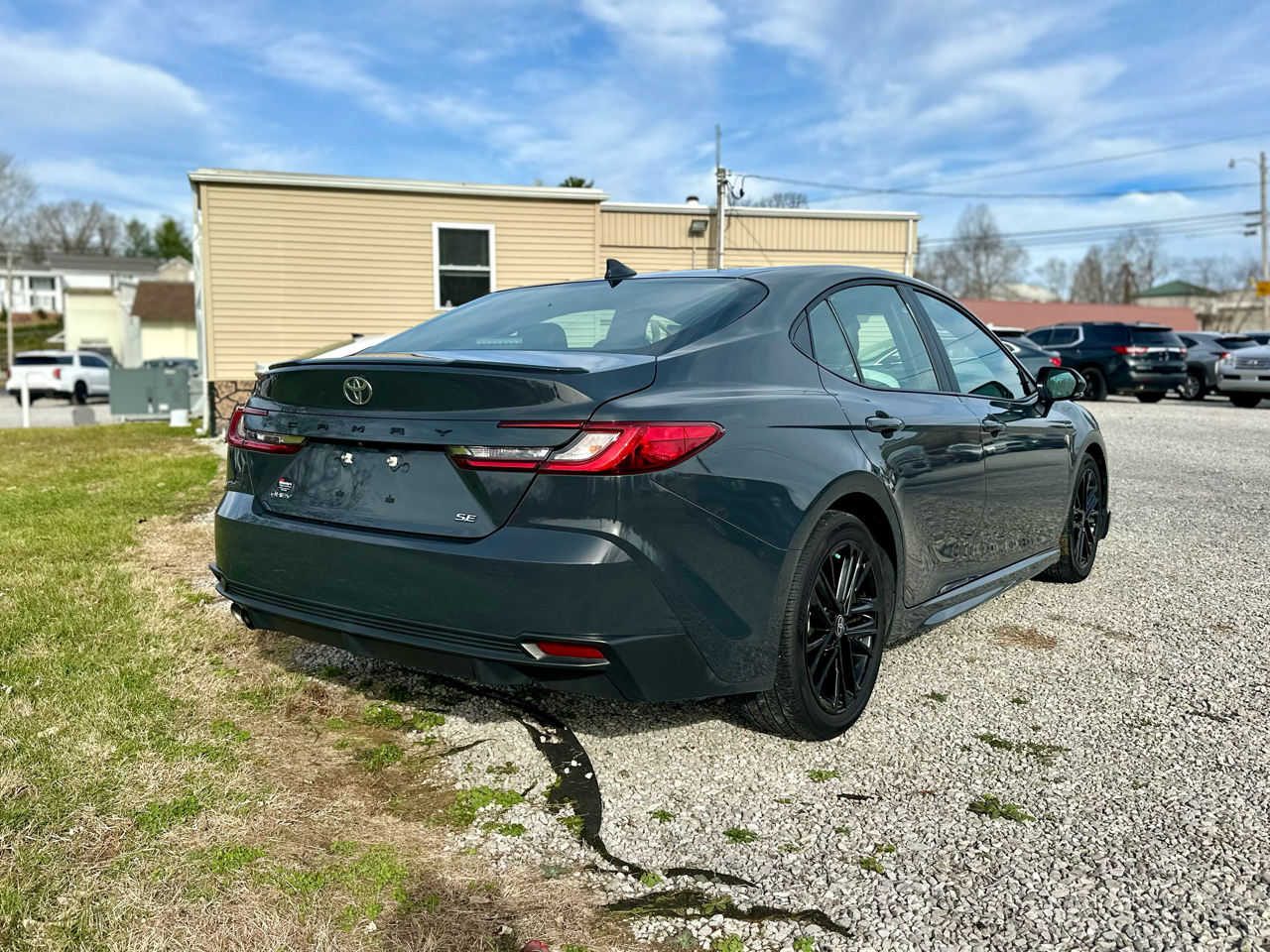 Toyota Camry Hybrid SE 2025