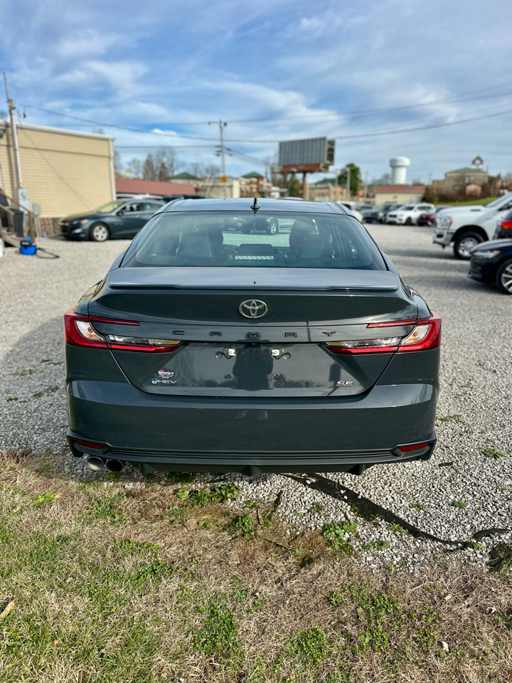 Toyota Camry Hybrid SE 2025