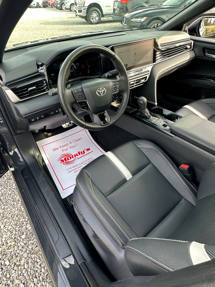 Toyota Camry Hybrid SE 2025