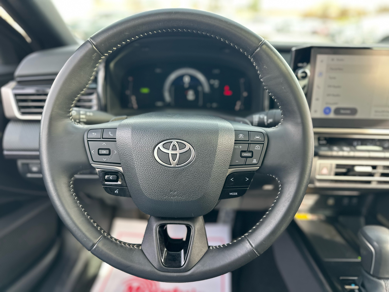 Toyota Camry Hybrid SE 2025