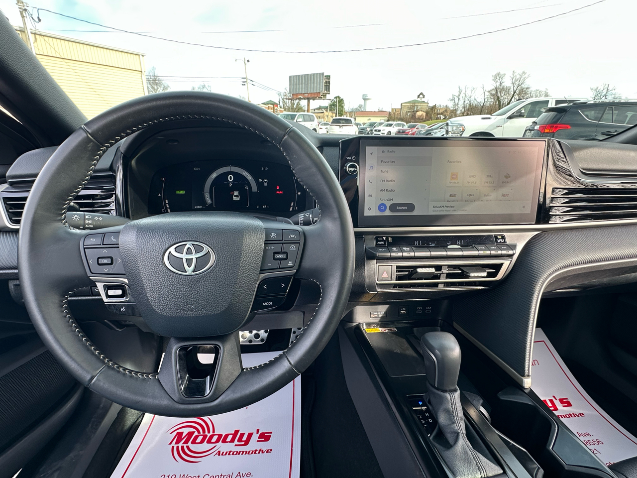 Toyota Camry Hybrid SE 2025