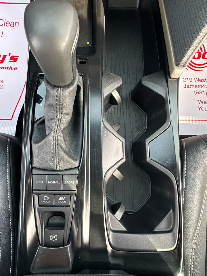 Toyota Camry Hybrid SE 2025