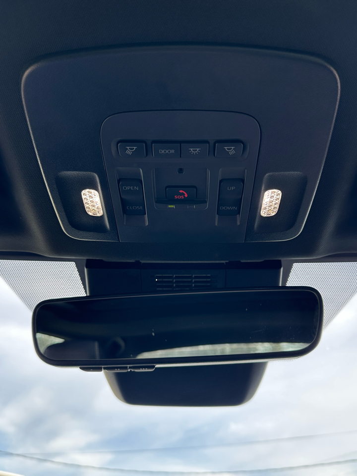 Toyota Camry Hybrid SE 2025